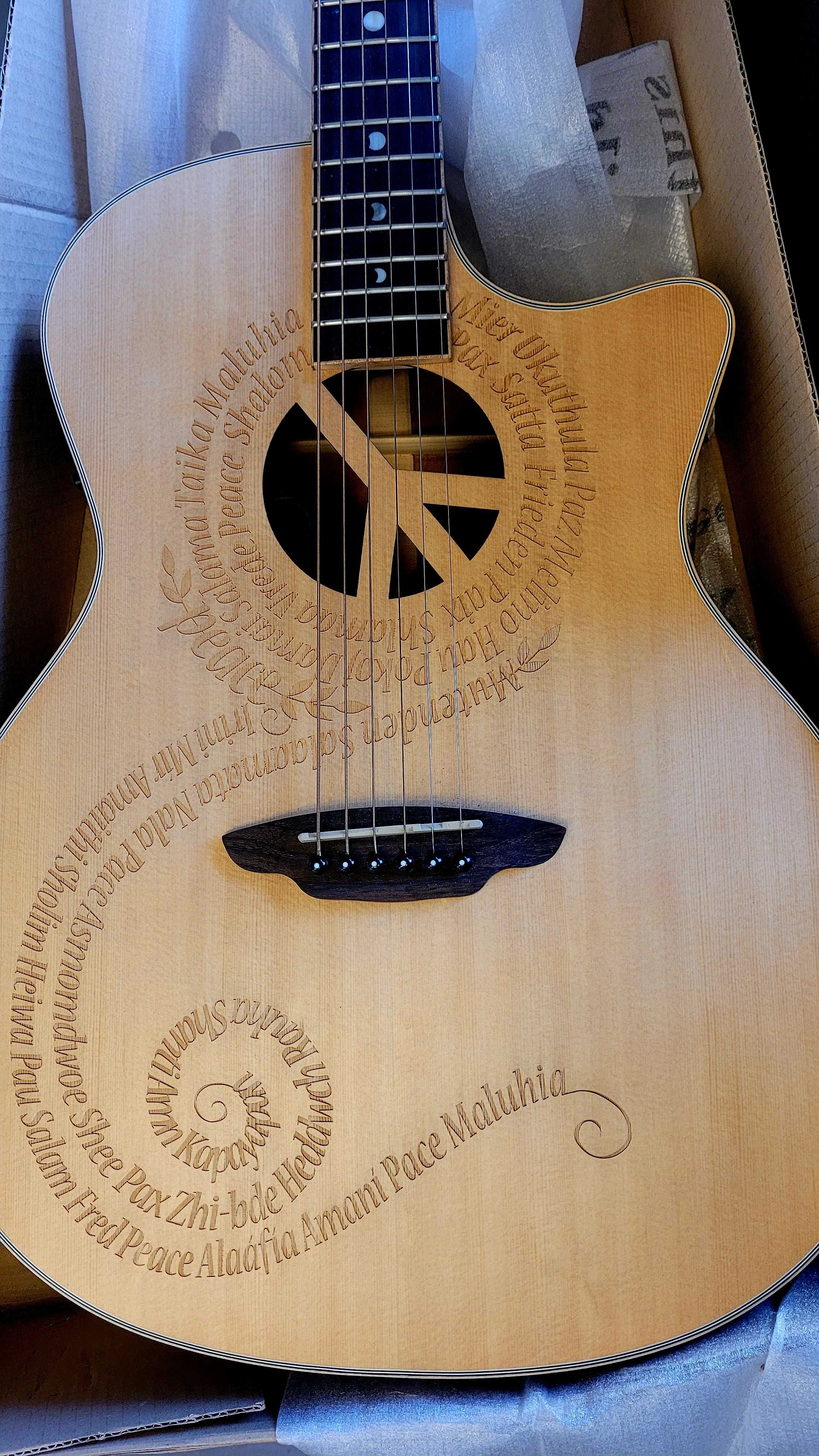 Luna Oracle Grand Concert Peace - gitara elektro-akustyczna