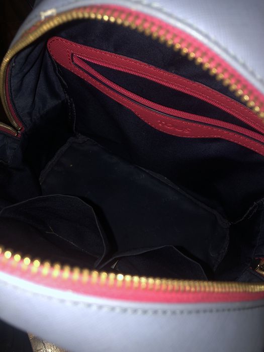 Mochila Tous com pega de mão e alcas com bolso exterior e tres interio
