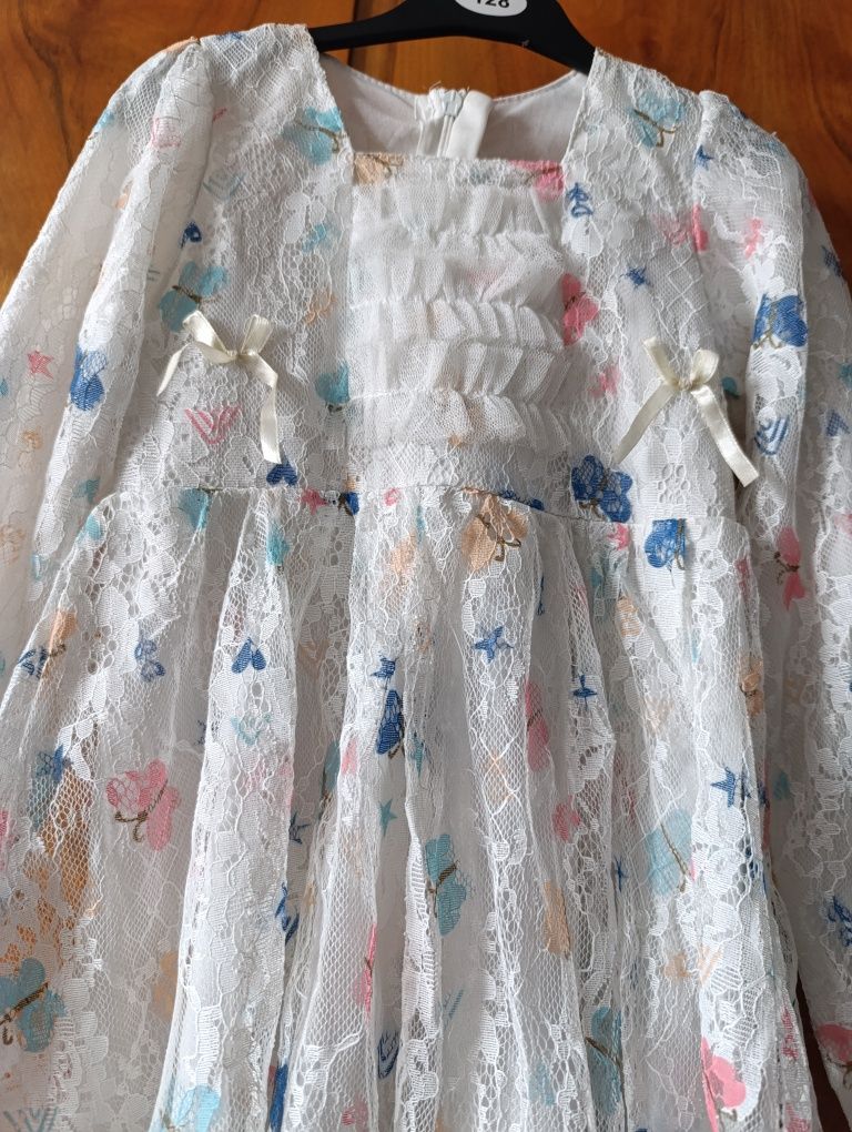 Koronkowa sukienka 122/128