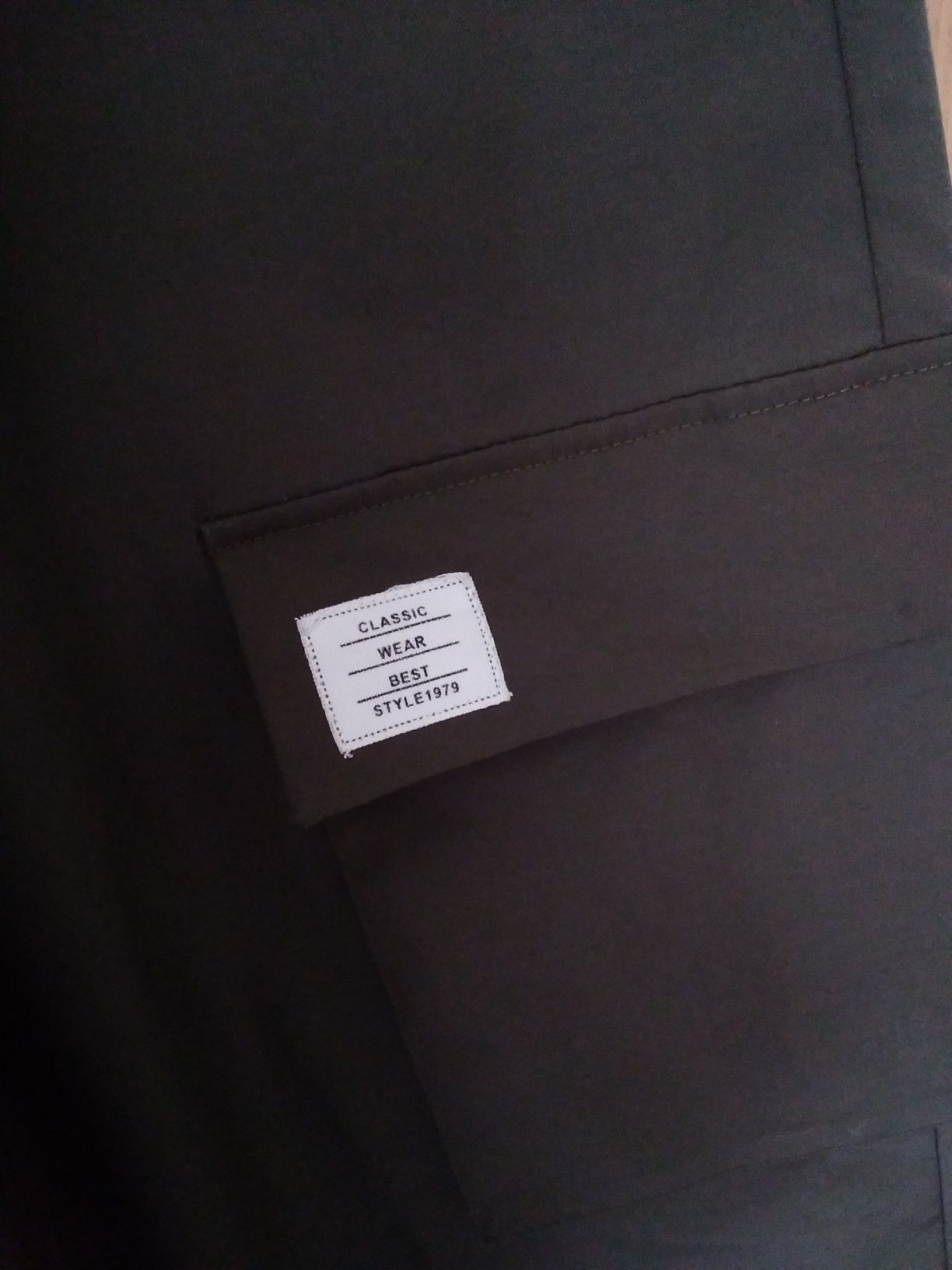 Calças desportivas com bolsos laterais tam. L verdes