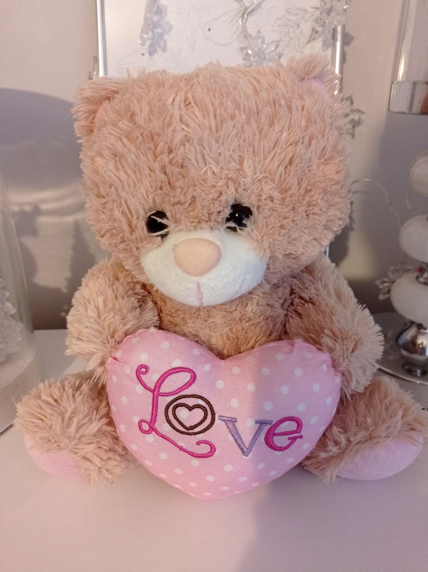 Miś misiek z napisem Love maskotka