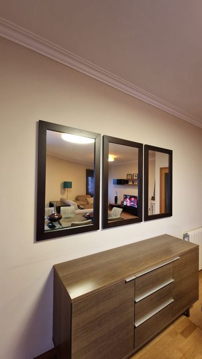 Mesa da Sala + 6 cadeiras + aparador + espelhos