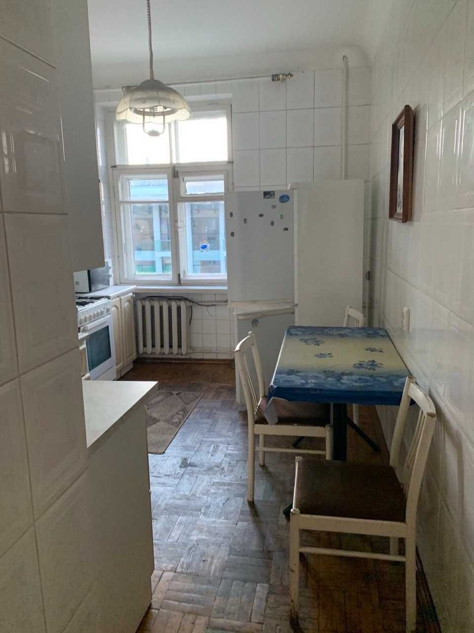 Продам просторную 3-х квартиру в Центре, Европейская площадь