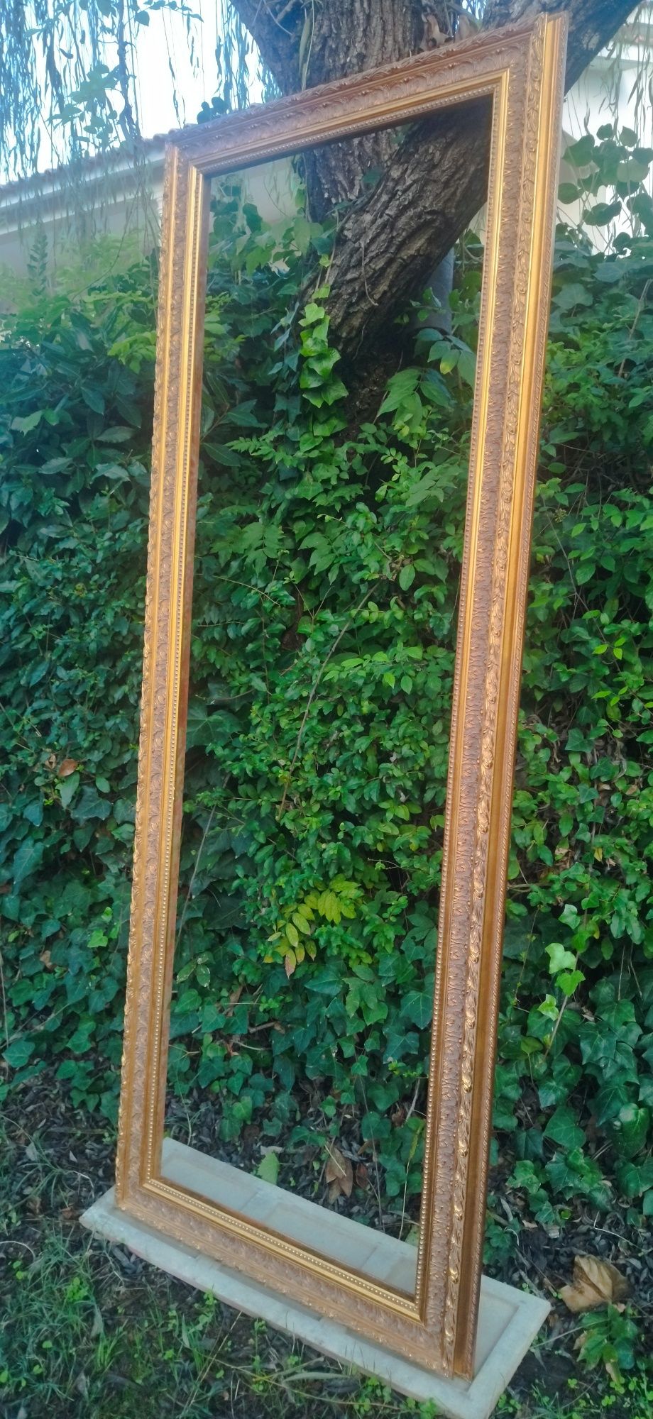 Moldura grande dourada