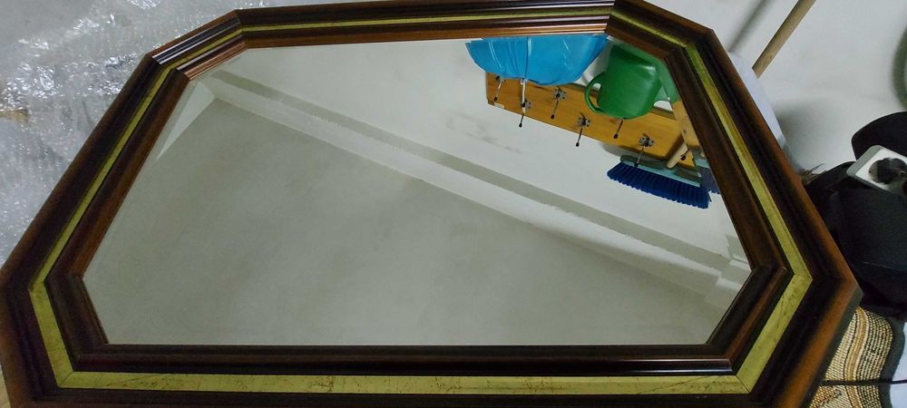 Espelho castanho e dourado