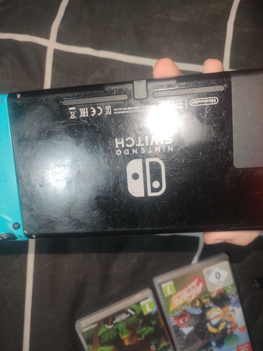 Nintendo Switch z ładowarką