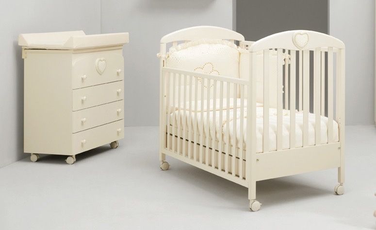 Szafa dwudrzwiowa z 2 duzymi szufladami oraz komoda wł.  firmy MIBB