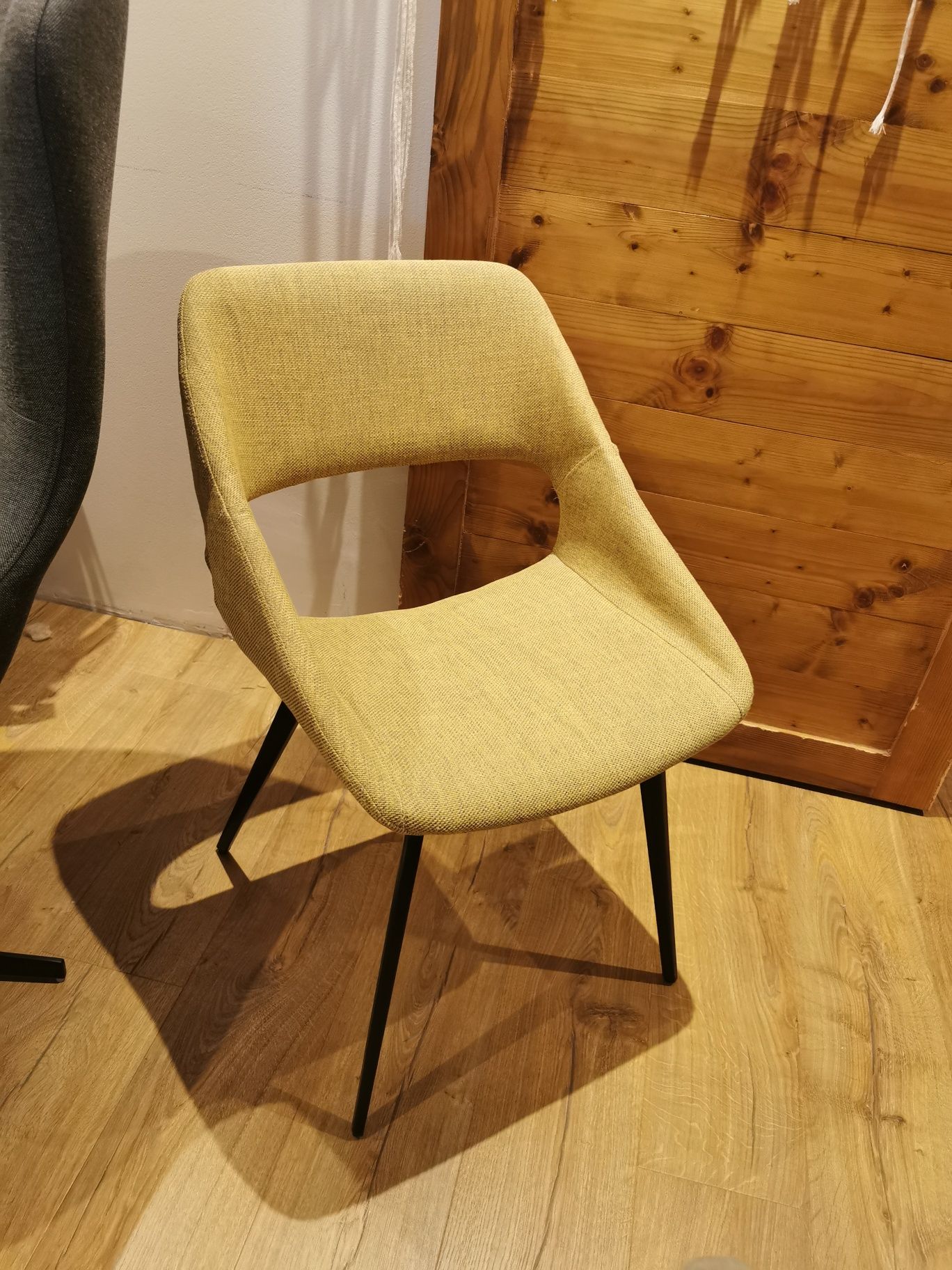 Krzesło z wodoodpornym materiałem, jak nowe, Kave Home