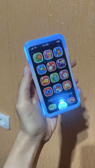 Дитячий іграшковий телефон