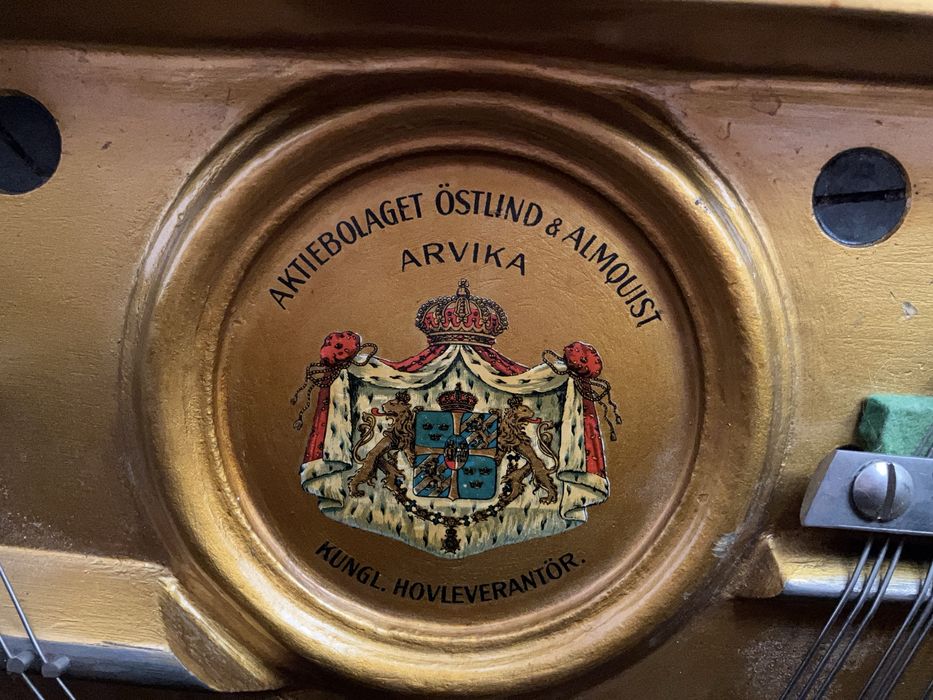 Pianino sprawne, parter, Östlind & Almquist. Plyta rezonansowa cała