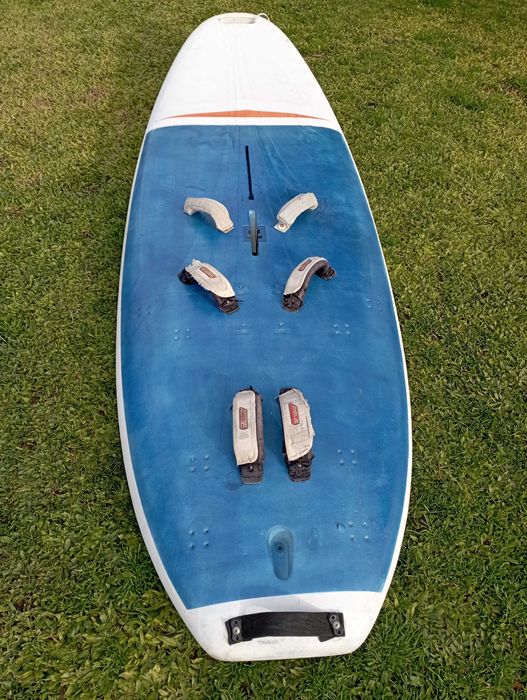 Pranchas de windsurf grandes, com patilhão rebatível e fin