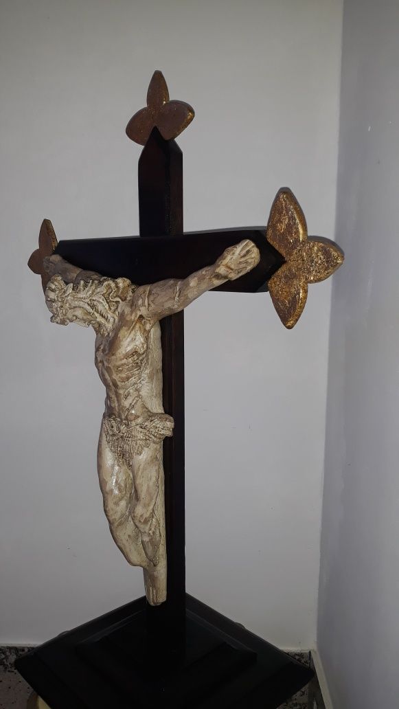 Cristo em Gesso Cruz em Madeira