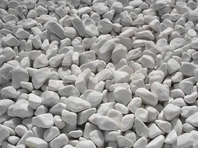 Saco com pedras decorativas calcário branco 20 kg