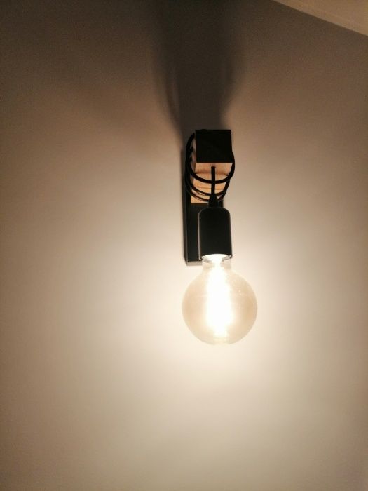 Candeeiro de parede com lâmpada LED incluida