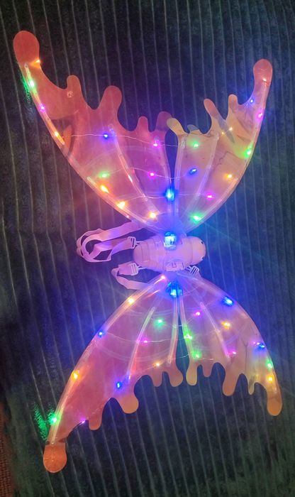 Продам інтерактивні крила з музикою і підсвіткою.