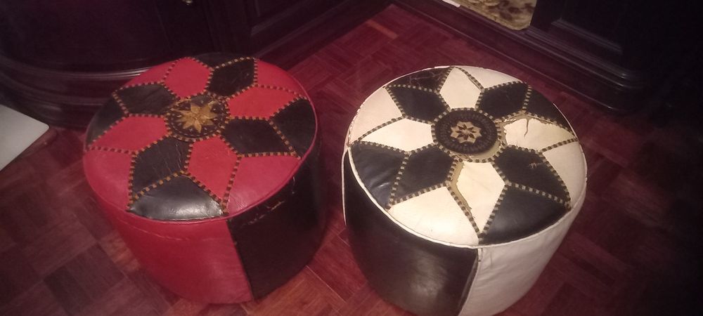 2 pufs em pele para estufar