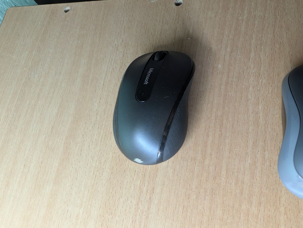 Бездротові миші Logitech (300 грн) та Microsoft 4000 (520 грн)