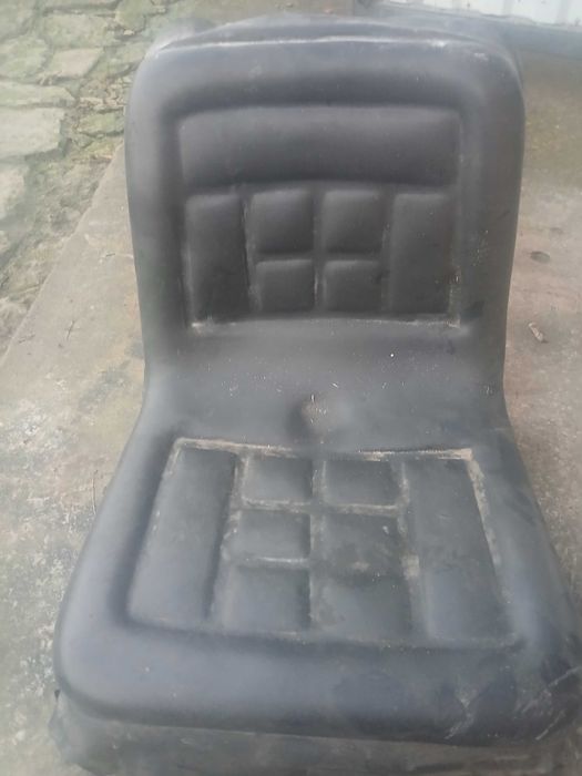 Сидіння для мототрактора