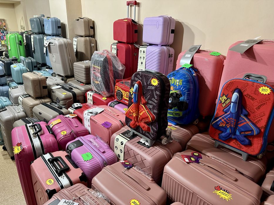 Чемодан дорожный для путешествий