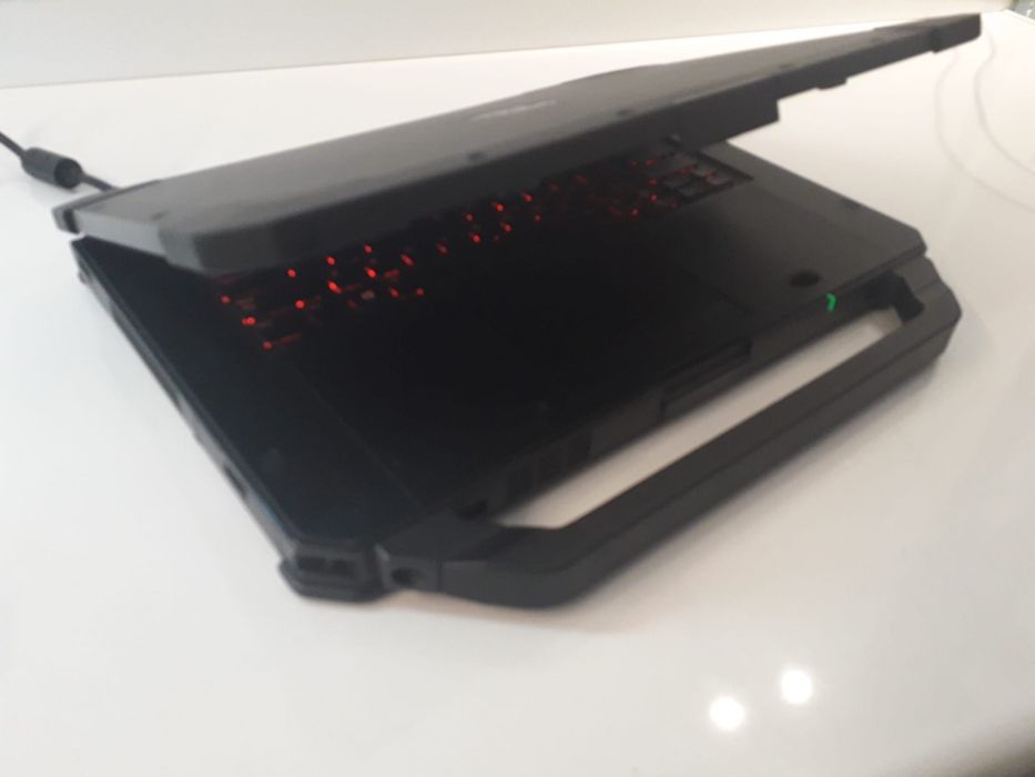 Dell Latitude Rugged do warsztatu, dla mechanika pancerny laptop