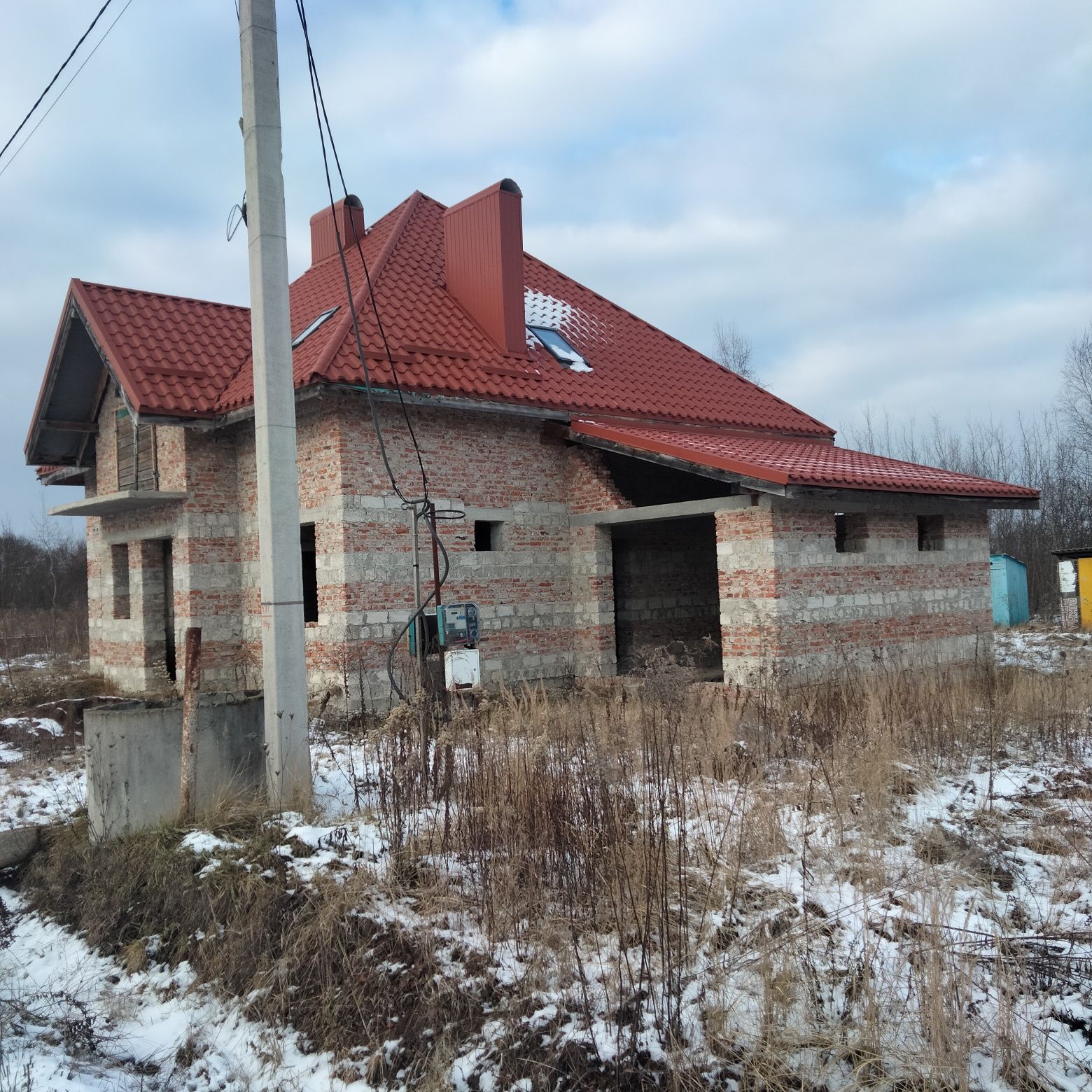 Дешево збудований особняк в місті