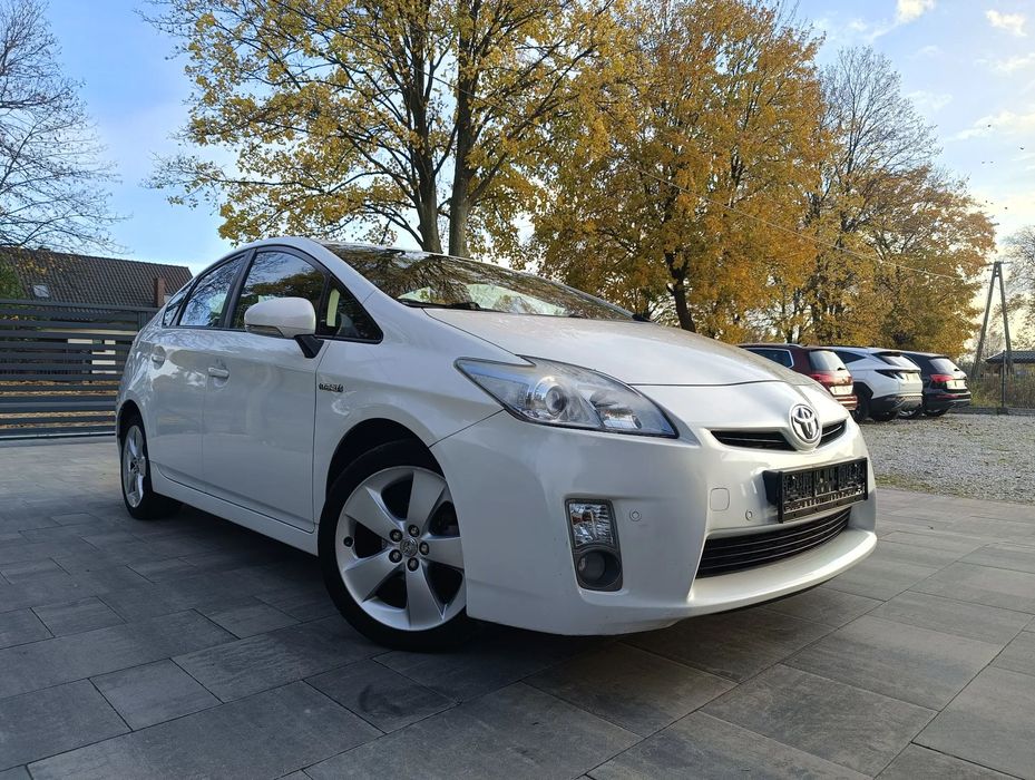 Toyota Prius 1.8hybryda 136KM 2xczujniki, tempomat, klima, keyless go