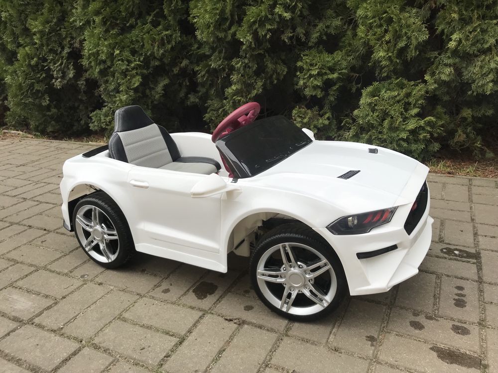 Ford Mustang dla dziecka z pilotem jak nowy