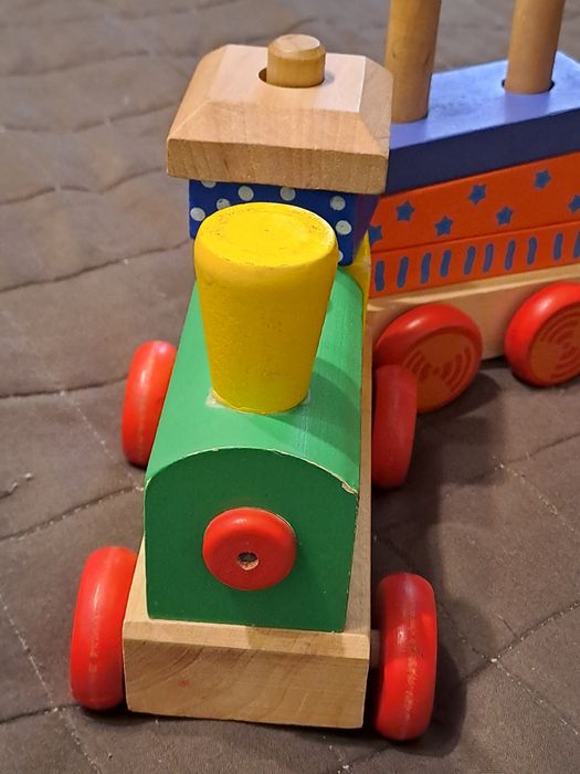 Pociąg drewniany z wagonami