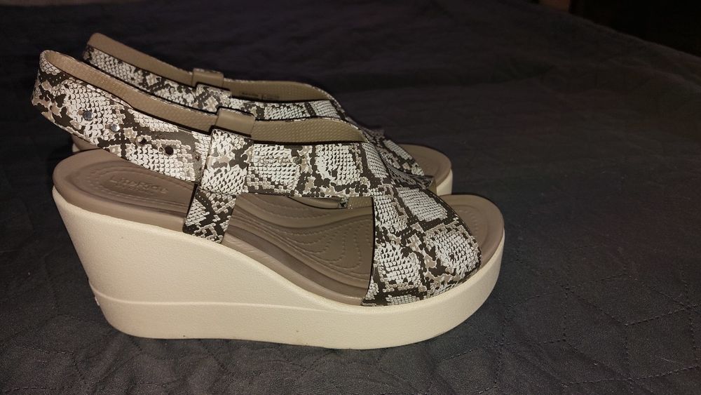 Босоножки  crocs