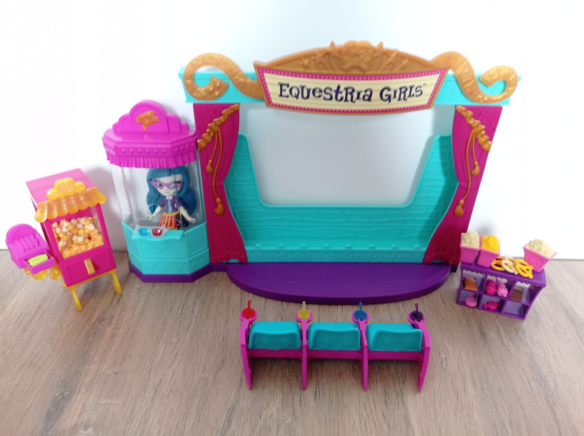 Equestria Girls minis kino