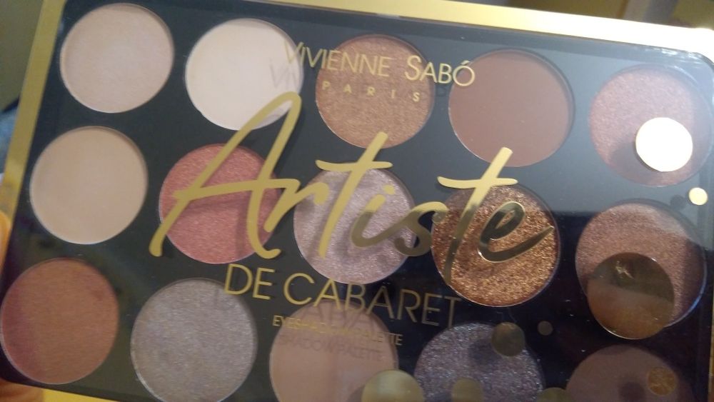 Палитра теней и пудра