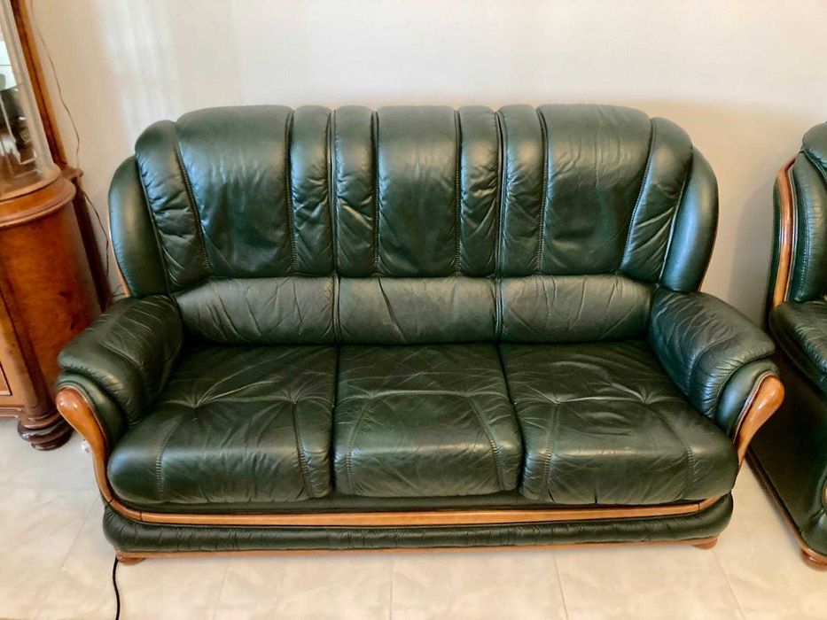 Vendo Conjunto SOFÁS em Pele + ESPELHO