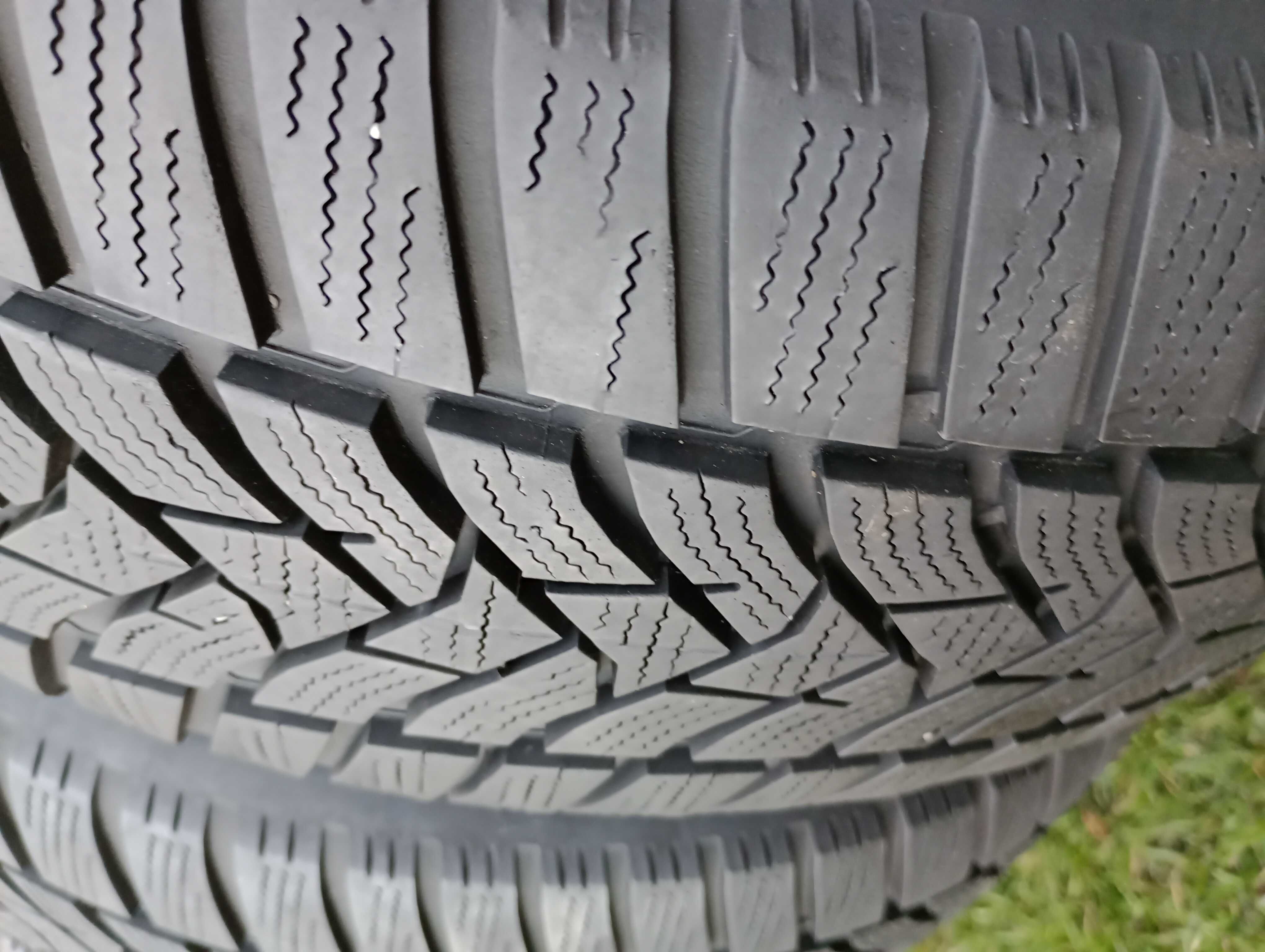 Opony zimowe 215x60 R16 DUNLOP zima 215/60/16 - komplet 4 sztuki