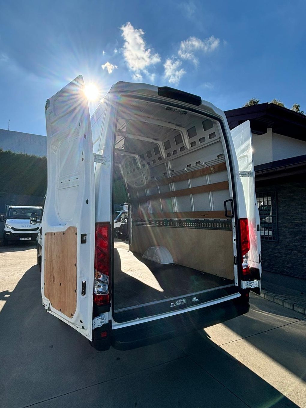 Iveco Daily 35S18 Maxi Blaszak Długi Furgon 3.0 Blaszak L4H3  Iveco Daily 3.0 HPI Himatic