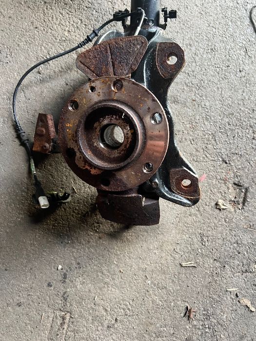 Mercedes Sprinter W910 lewe przednie zawieszenie zwrotnica amortyzator