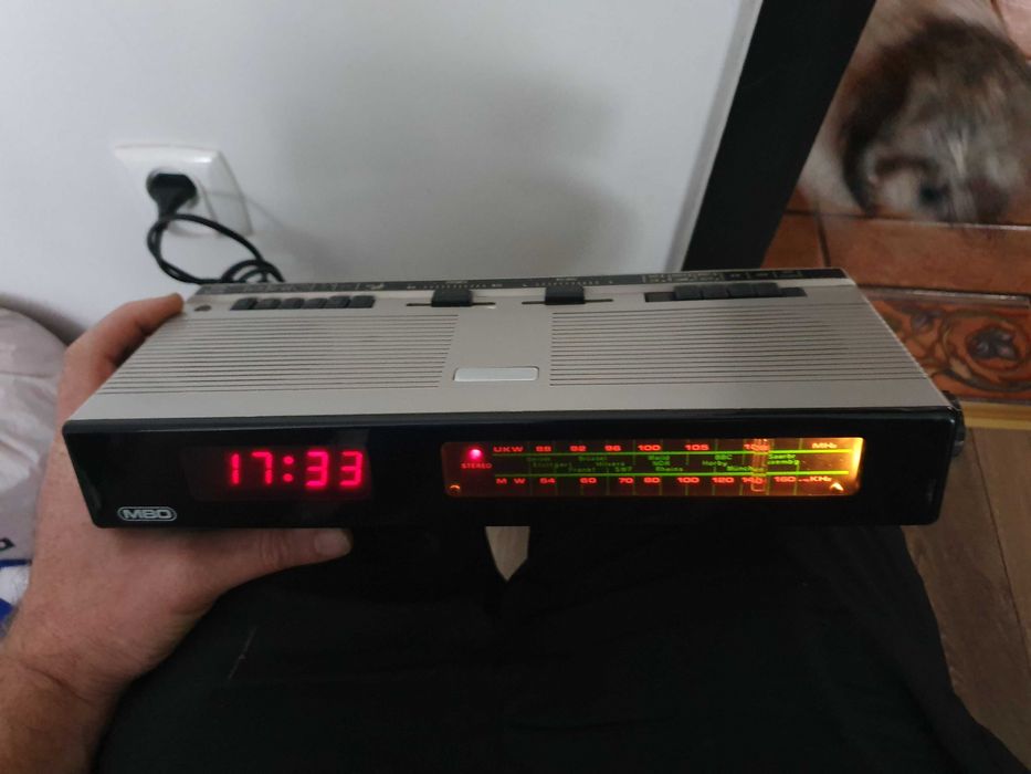 Stary zabytkowy radiobudzik MBO eu 1850 stereo