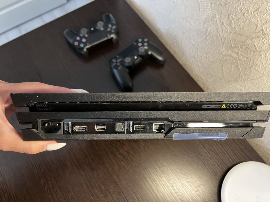 Sony Playstation 4 Pro + 2 геймпада