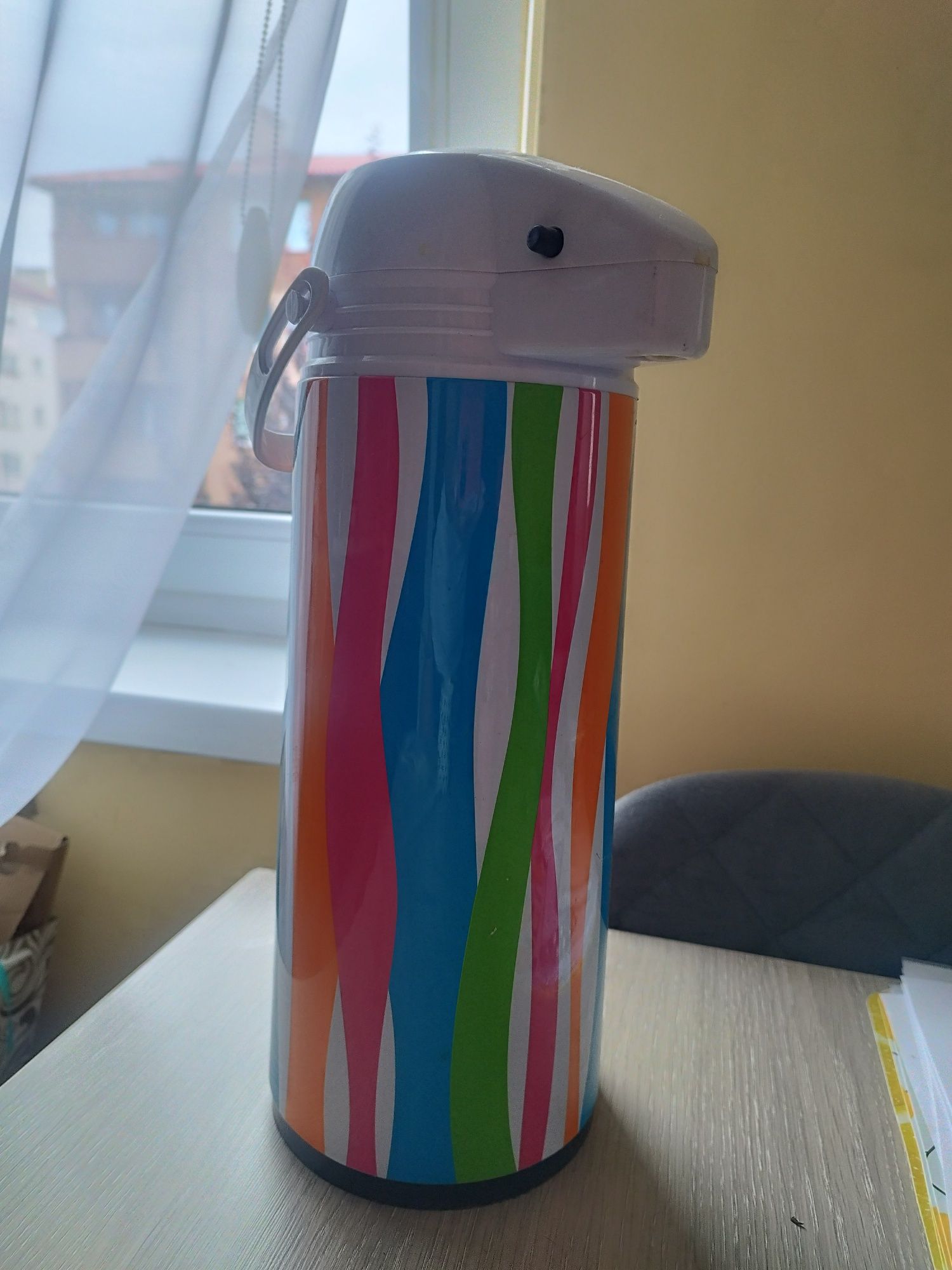 Termos z pompką nowy