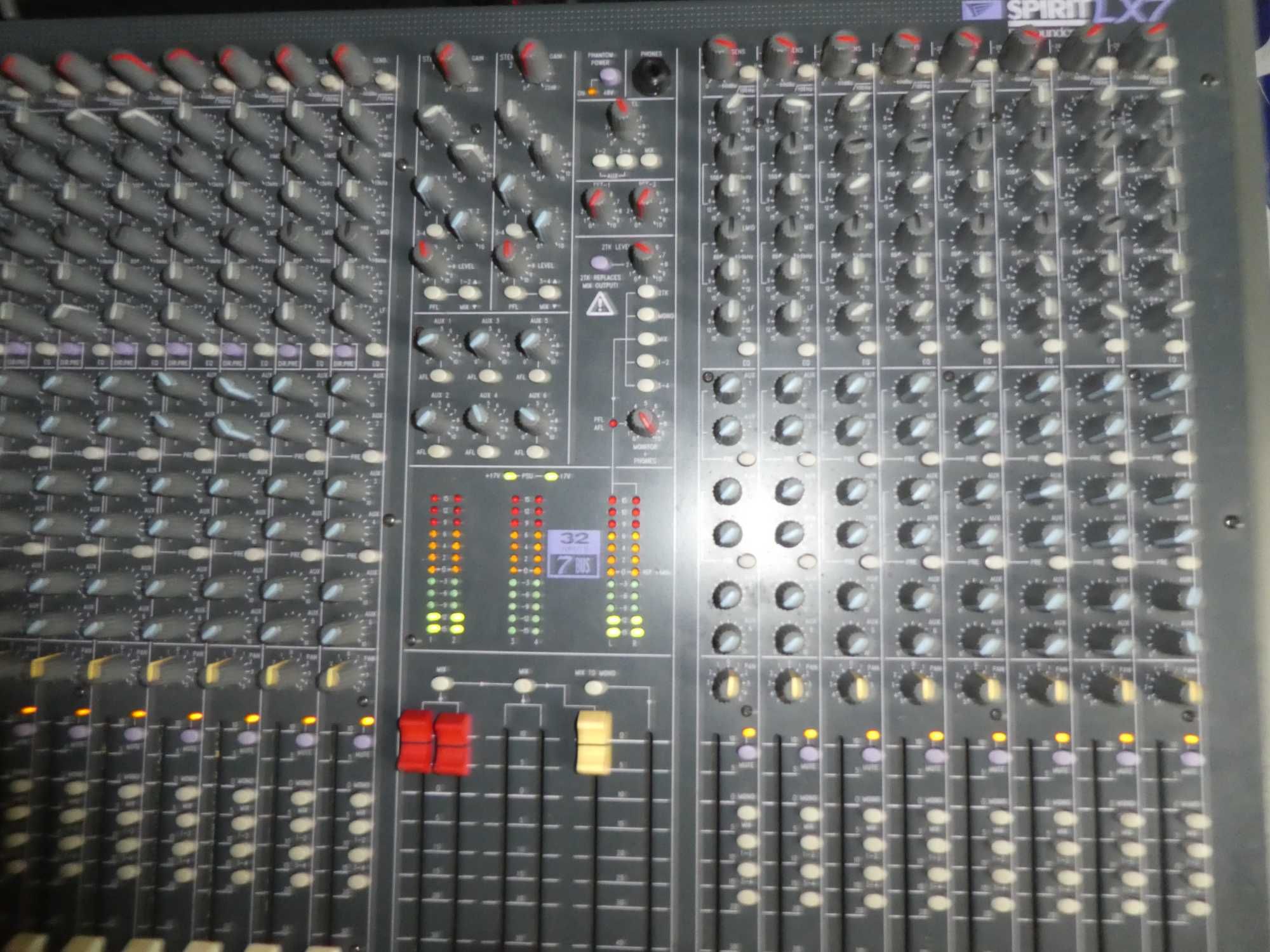 Mikser SOUNDCRAFT LX7 II plus case 24 kanały