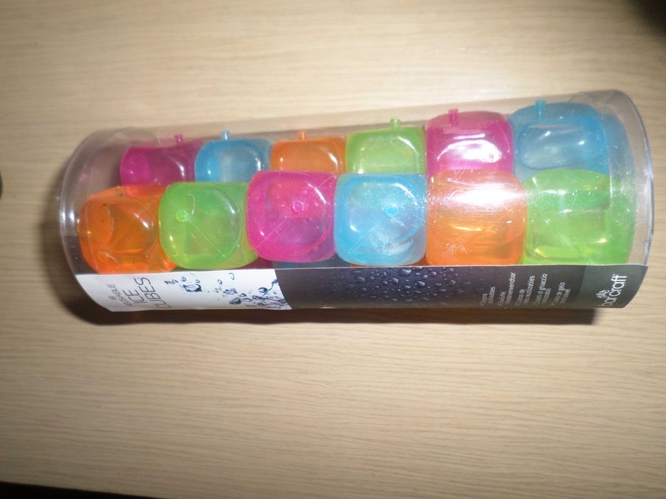 conjunto BarCraft de dezoito cubos de gelo de várias cores