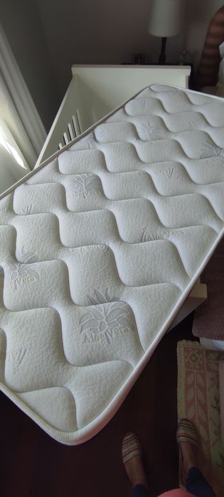 Berço em madeira Lacada