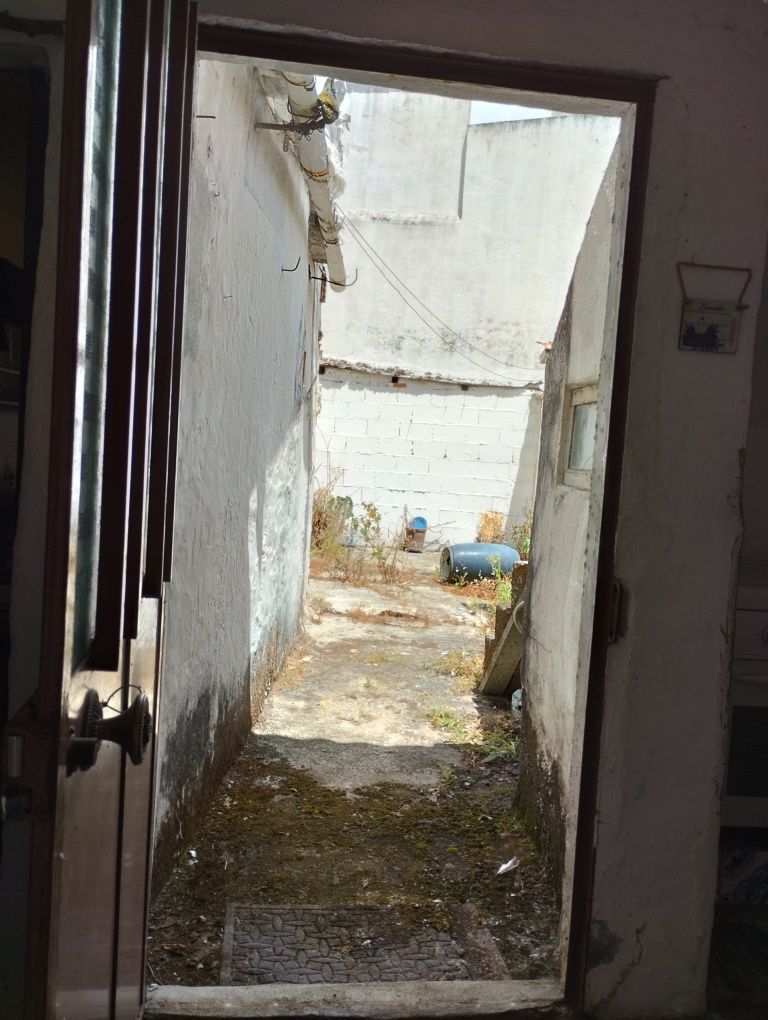 Vendo casa T4 em Comenda, em bom estado