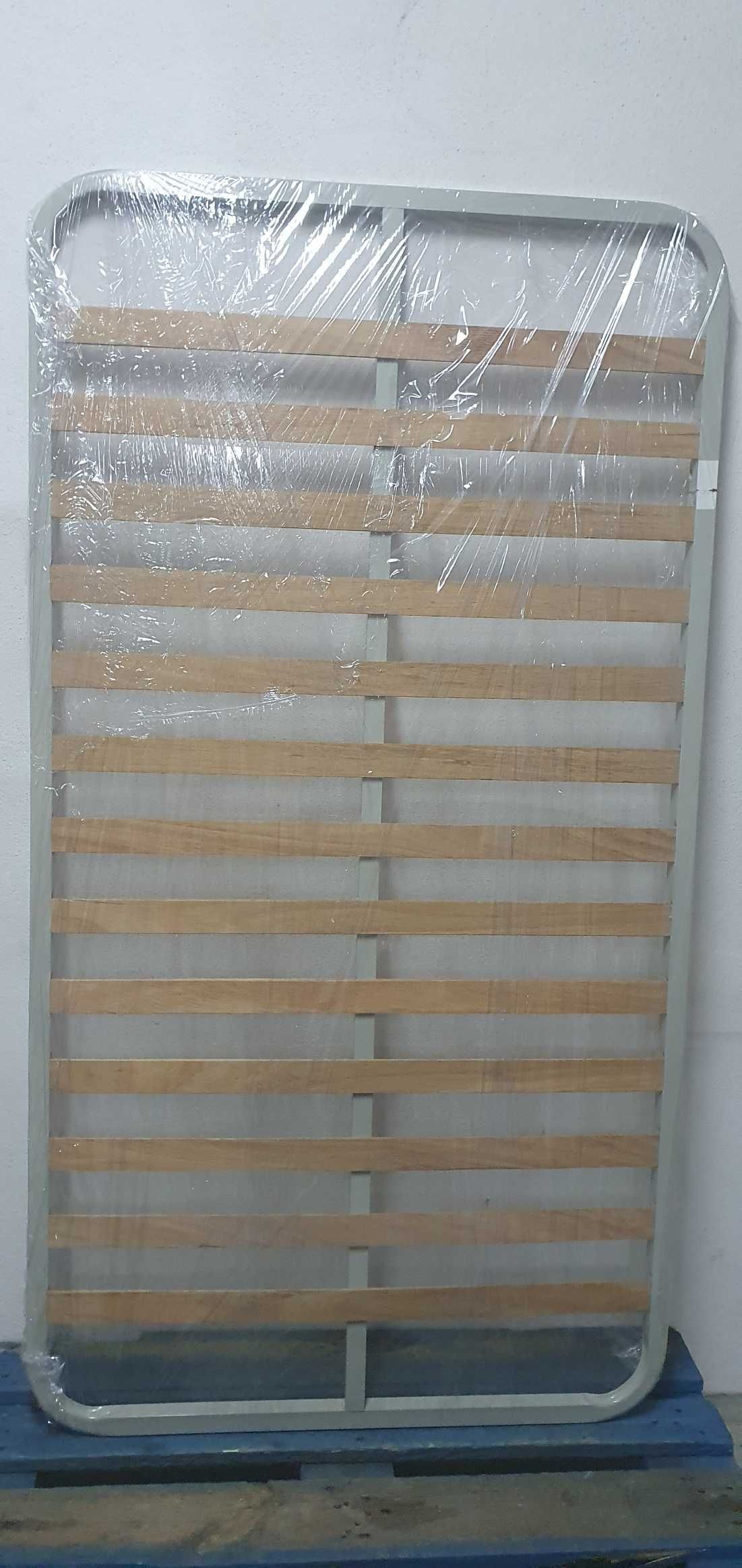 Cama de criança em pinho mel com estrado e colchão