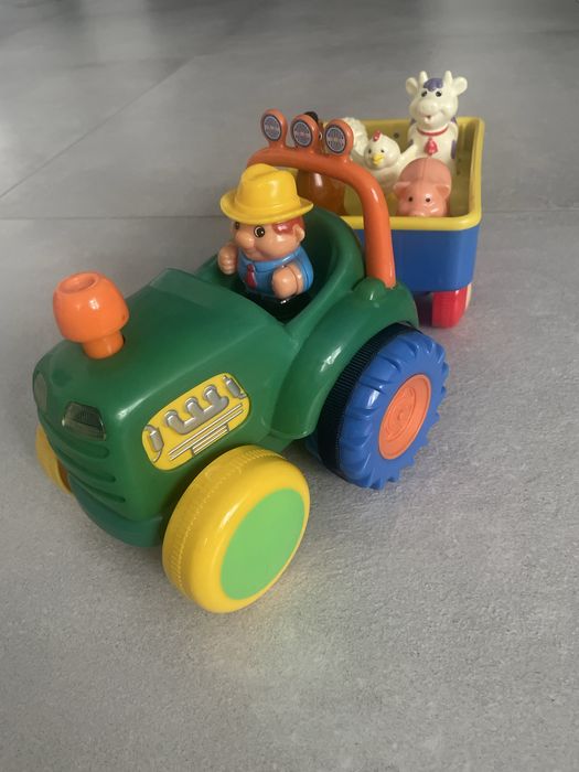 Трактор зі звірами