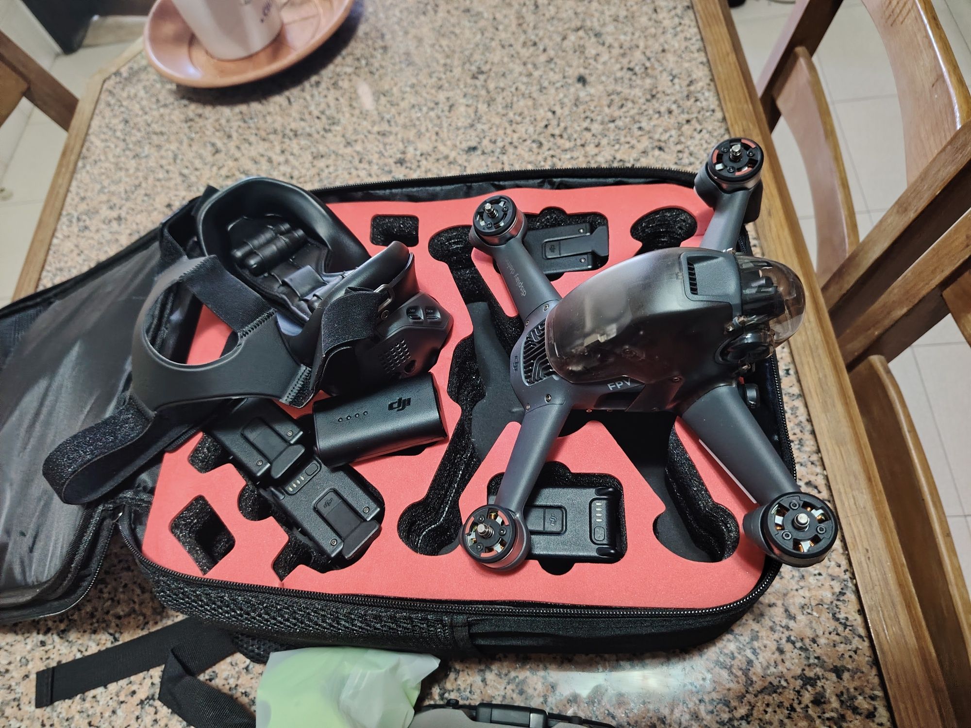 Djii FPv combo 4 baterias. Como novo completo.