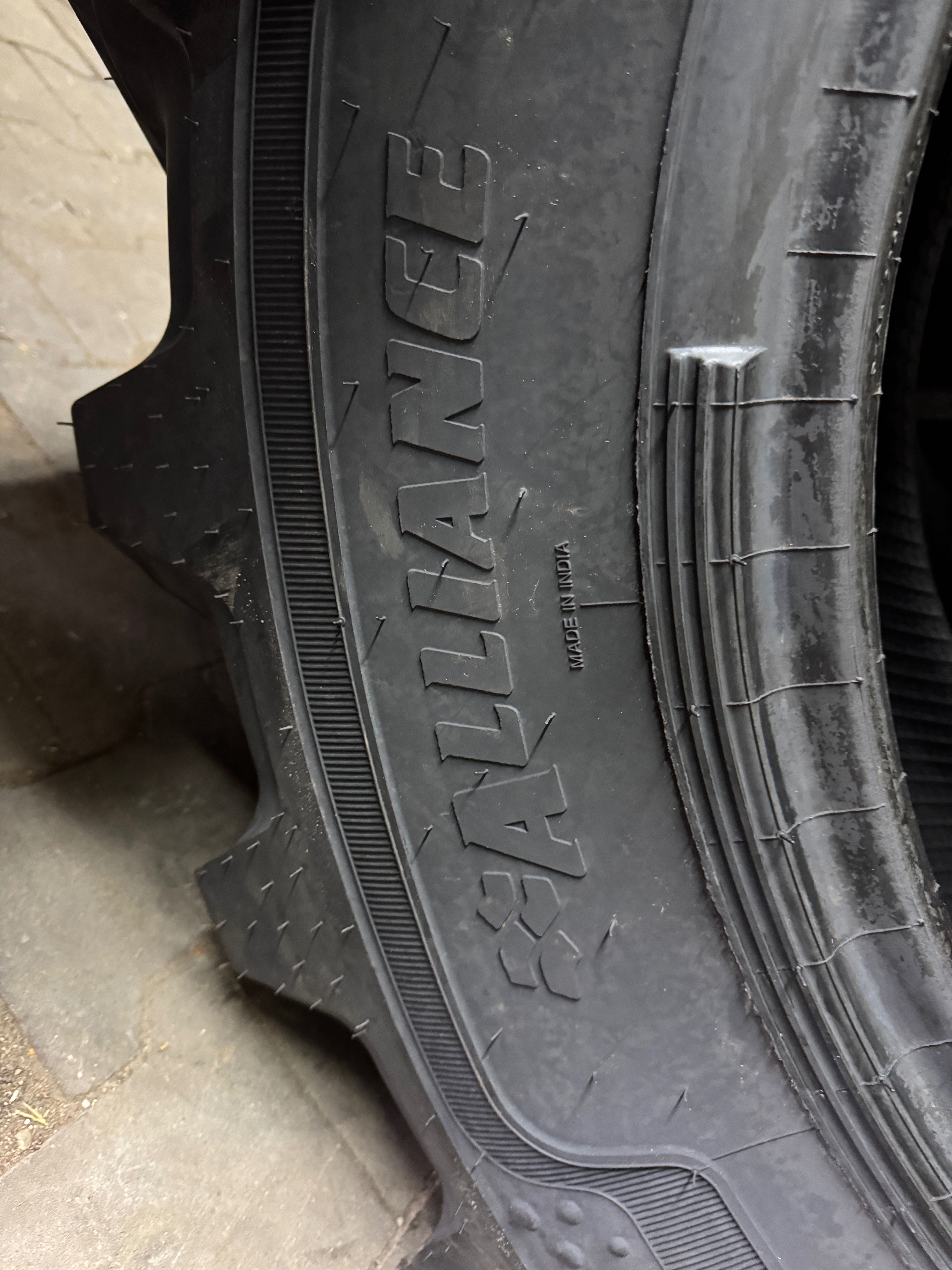 Opona rolnicza 380/85 r28 14,9-28 Radialna