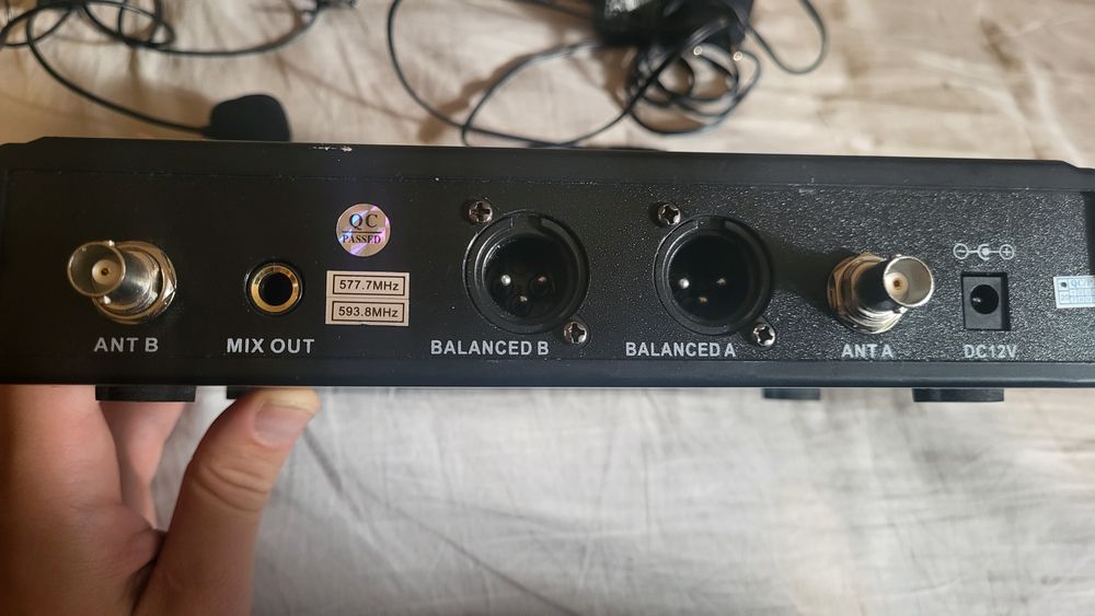 Zestaw bezprzewodowych mikrofonów EYK 100 + NOWE MIKROFONY NAUSZNE