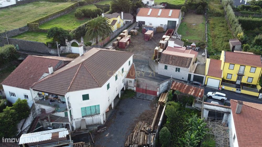 Serração, Armazéns e Moradia T4 COM 2 Wcs, com uma  Área Total de 3120