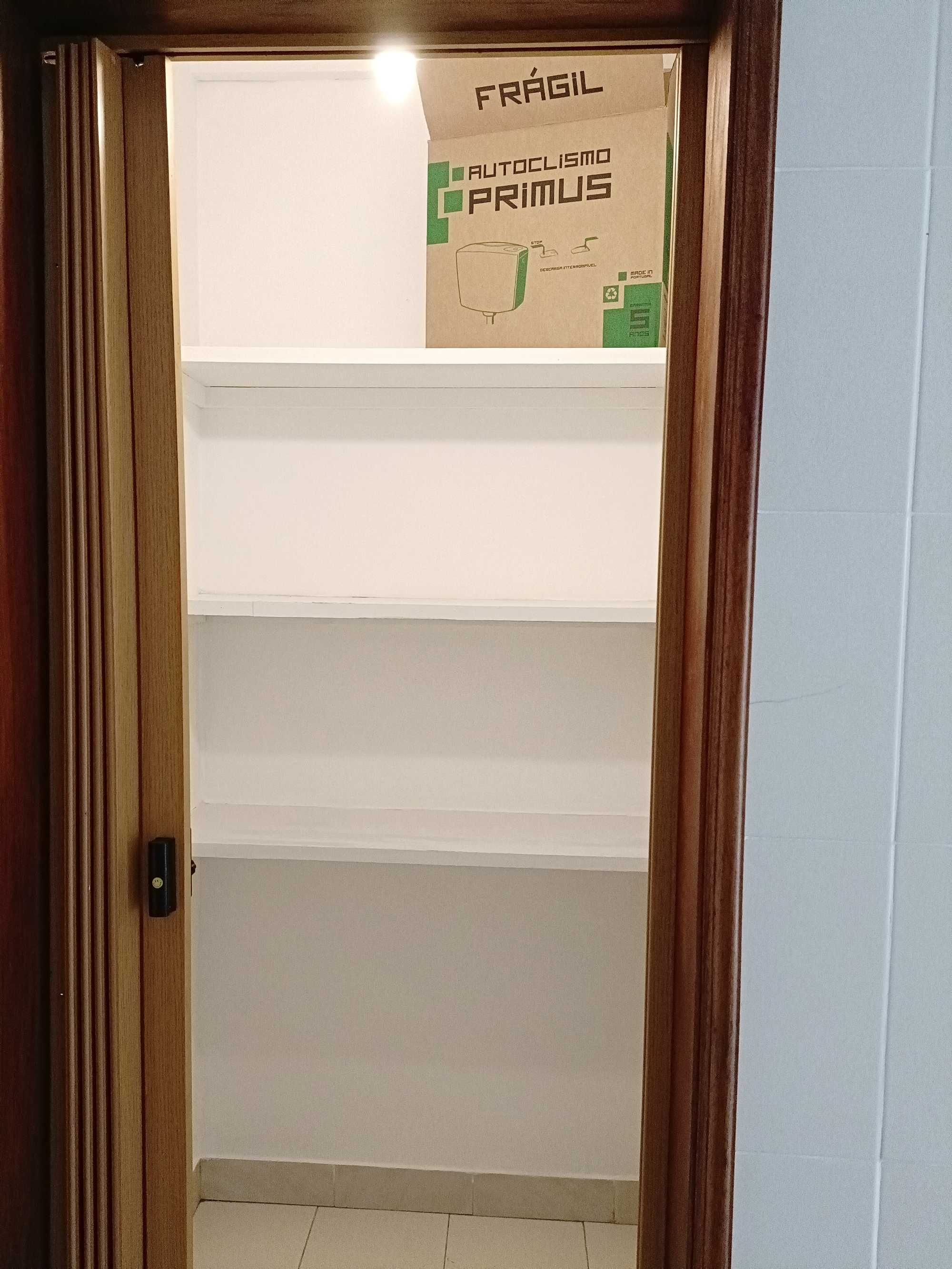 Apartamento T2 no Bairro Afonso Costa – Bom Estado e Varandas