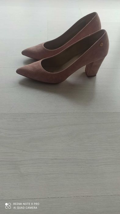 Vendo stiletto rosa claro tamanho 41